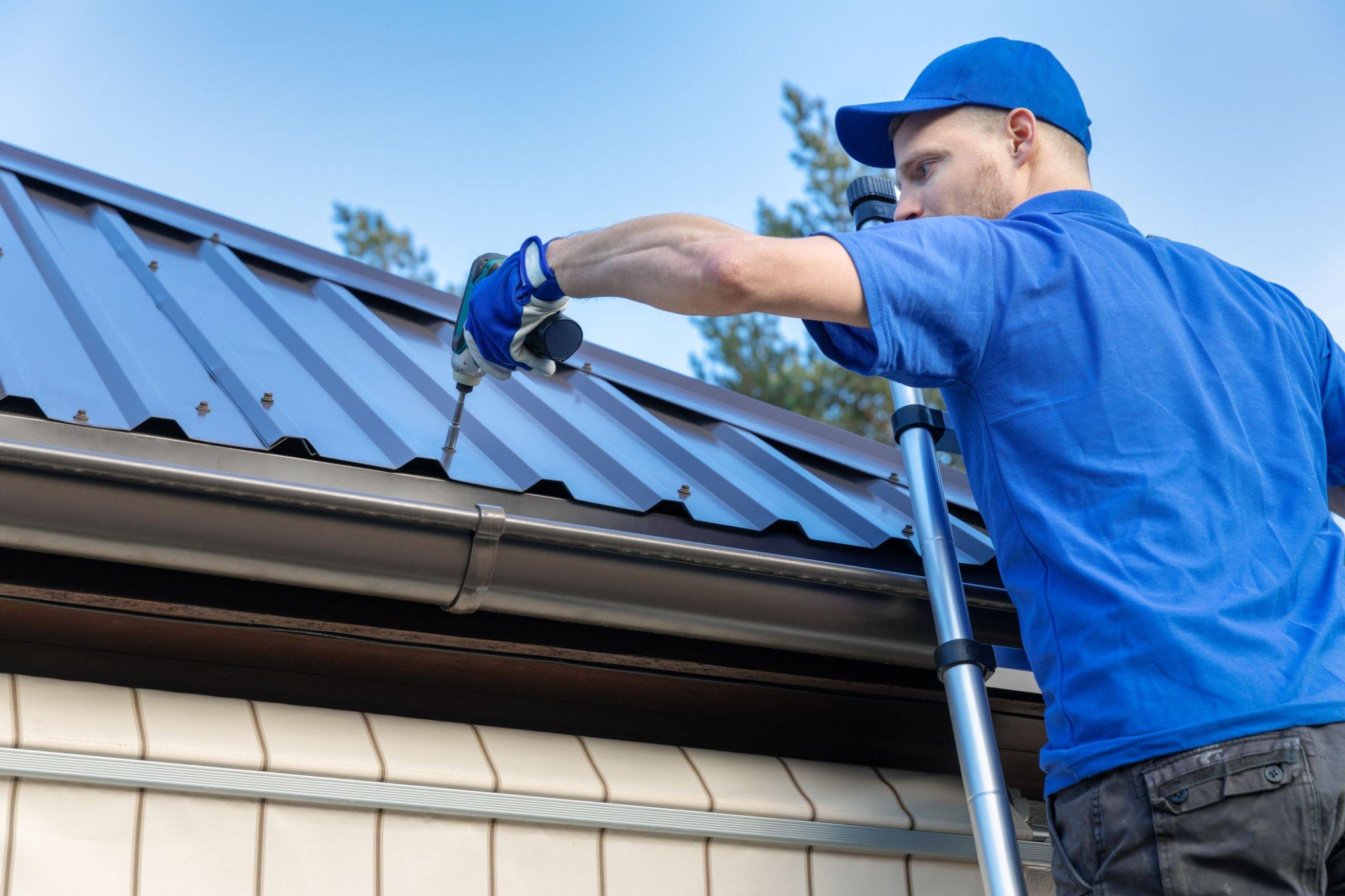 Signs of a Failing Roof: When to Call a Professional Roofer