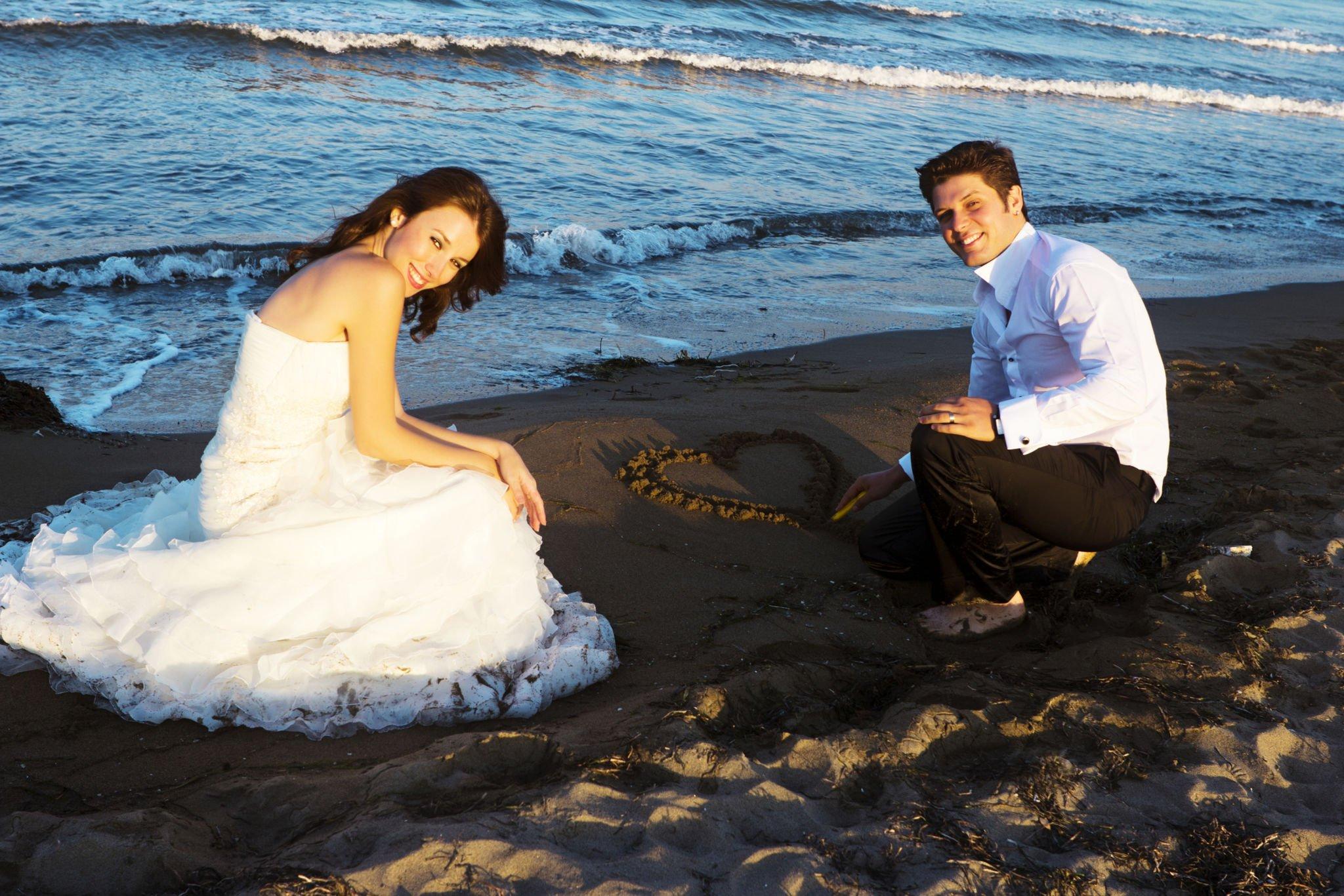 Huntington Seashore Photographer Offers Easy Methods Weddings
